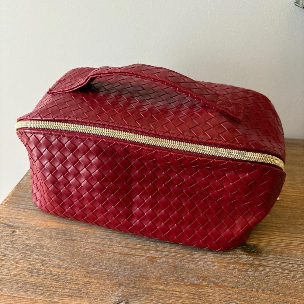 Faux leather cosmetic case - Picture 1 of 7